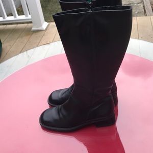 Santana Canada black leather boots in excellent